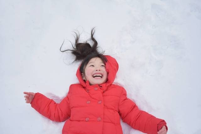 楽しい冬の外遊び《雪遊び》おすすめ4種類♡メリットや服装選びのポイント&注意点も大公開♡