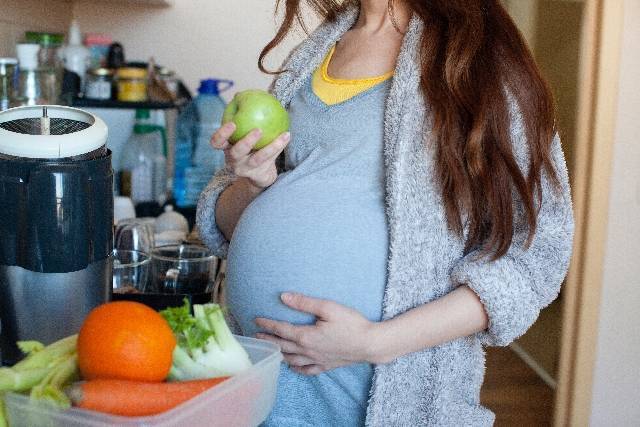妊娠中の食事で気をつけたいこととは？摂り方の注意点＆NG食材もチェック！