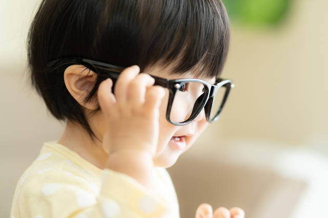 子どもの視力低下が低年齢化中！幼児期から身につけたい”目を大切にする習慣”とは？