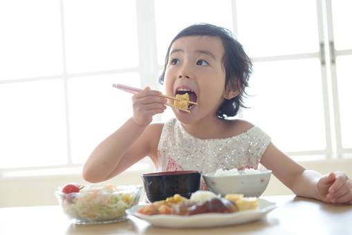 子どもに人気の手軽な昼食10選！簡単で栄養満点のレシピでお昼の食卓を飾ろう！