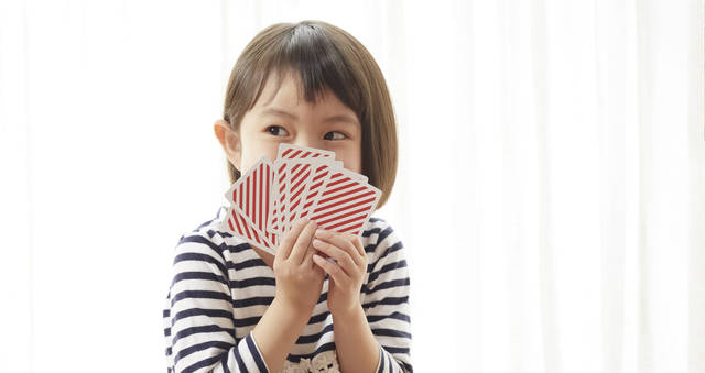 幼児におすすめのカードゲーム6選！知育にもピッタリなアナログおもちゃで楽しく遊ぼう