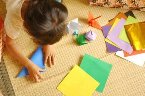 折り紙で作るクリスマス飾り特集！大人も子供も楽しめる簡単折り方16選♪嬉しい知育効果も♡