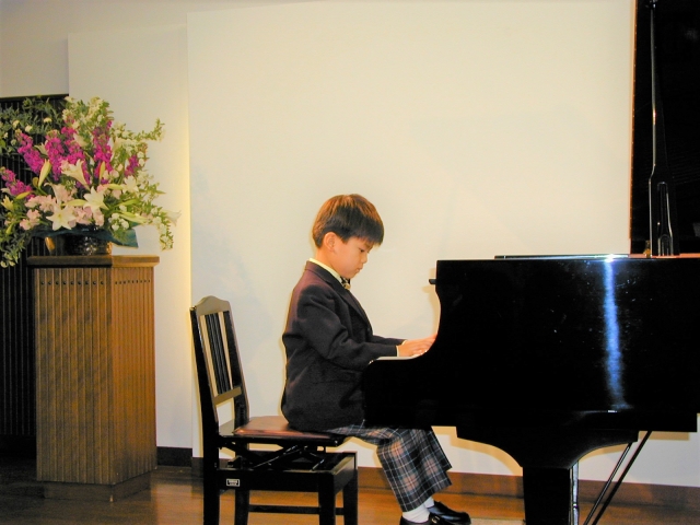 ピアノのレッスンは4歳からスタートしよう！
