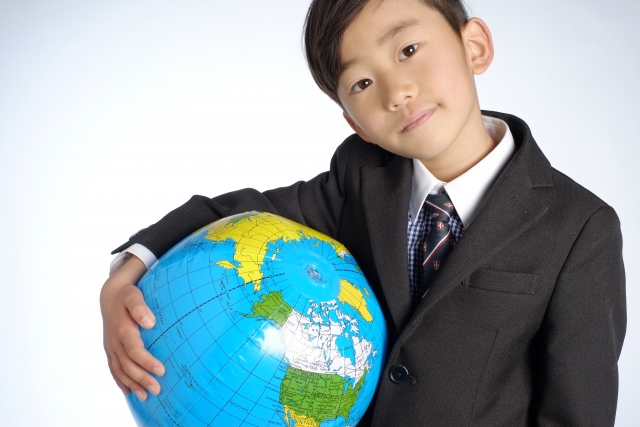 子どもを日本でバイリンガルに育てたい！家庭でできる学習法とおすすめ英会話教室を紹介